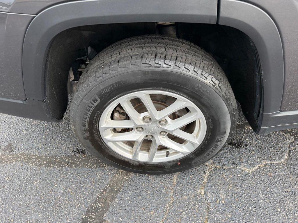 Jeep Grand Cherokee L Laredo 4WD 2023