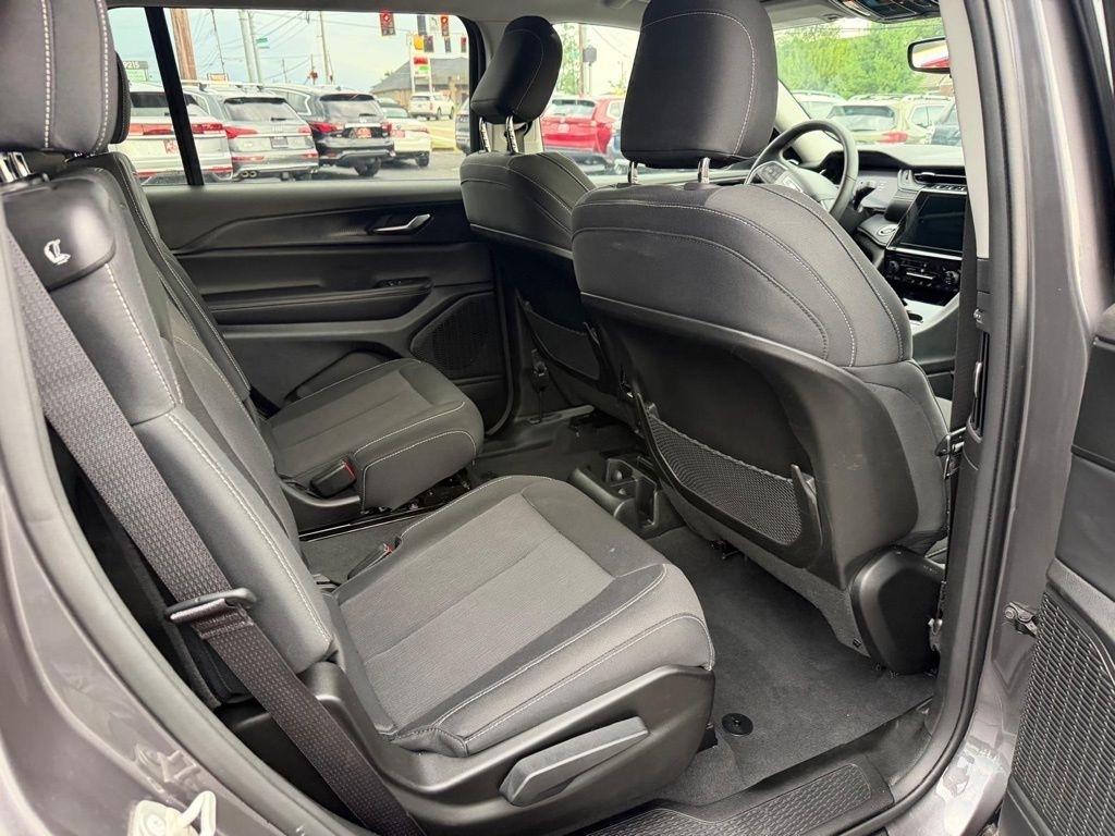 Jeep Grand Cherokee L Laredo 4WD 2023