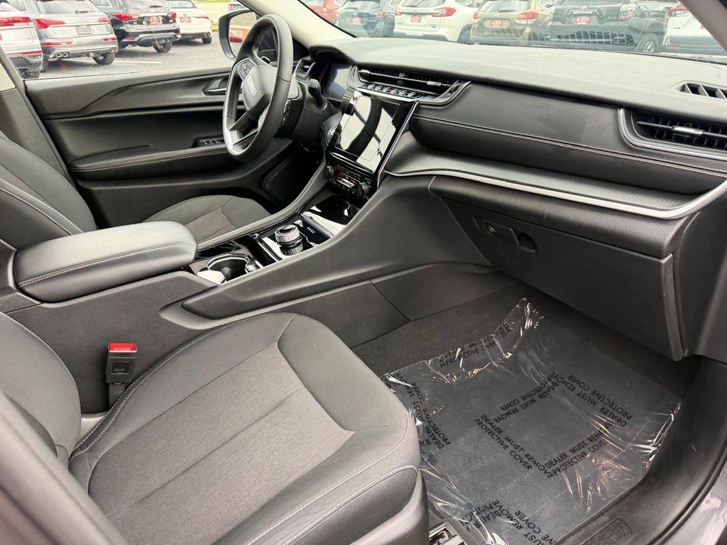 Jeep Grand Cherokee L Laredo 4WD 2023