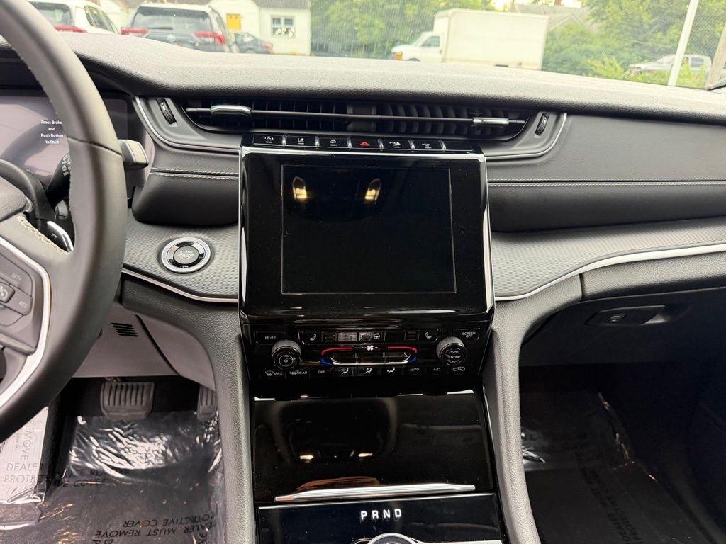 Jeep Grand Cherokee L Laredo 4WD 2023