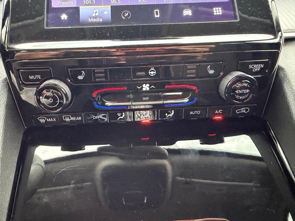Jeep Grand Cherokee L Laredo 4WD 2023