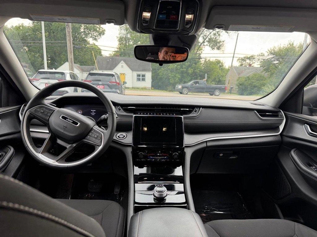 Jeep Grand Cherokee L Laredo 4WD 2023