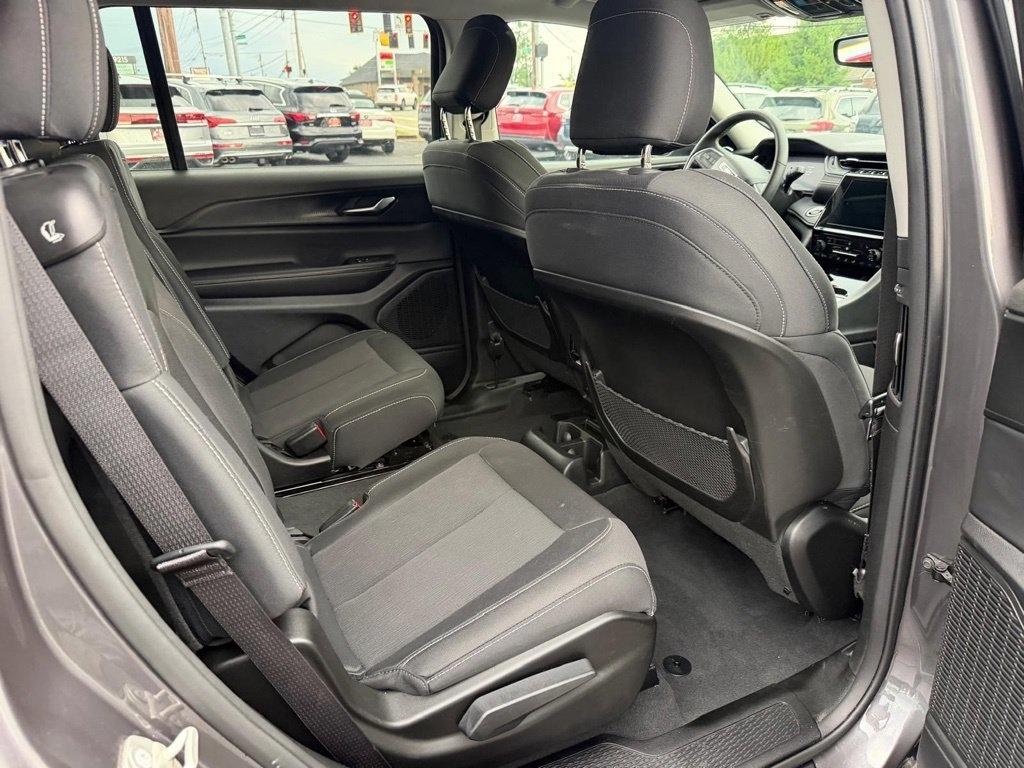 Jeep Grand Cherokee L Laredo 4WD 2023