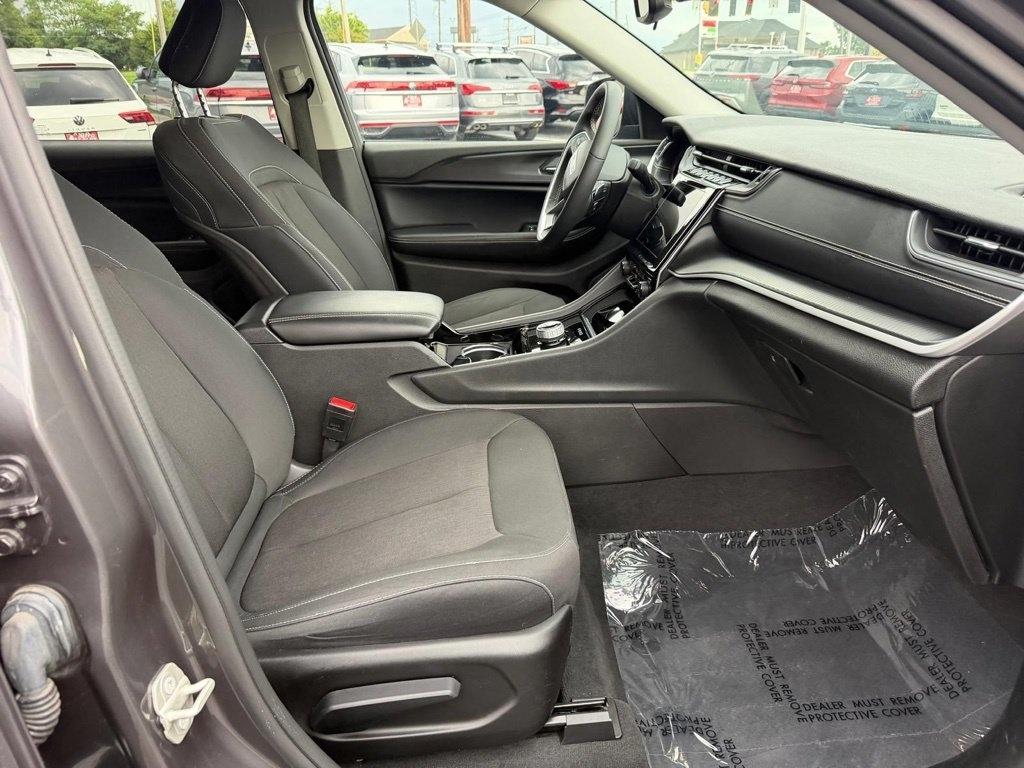 Jeep Grand Cherokee L Laredo 4WD 2023