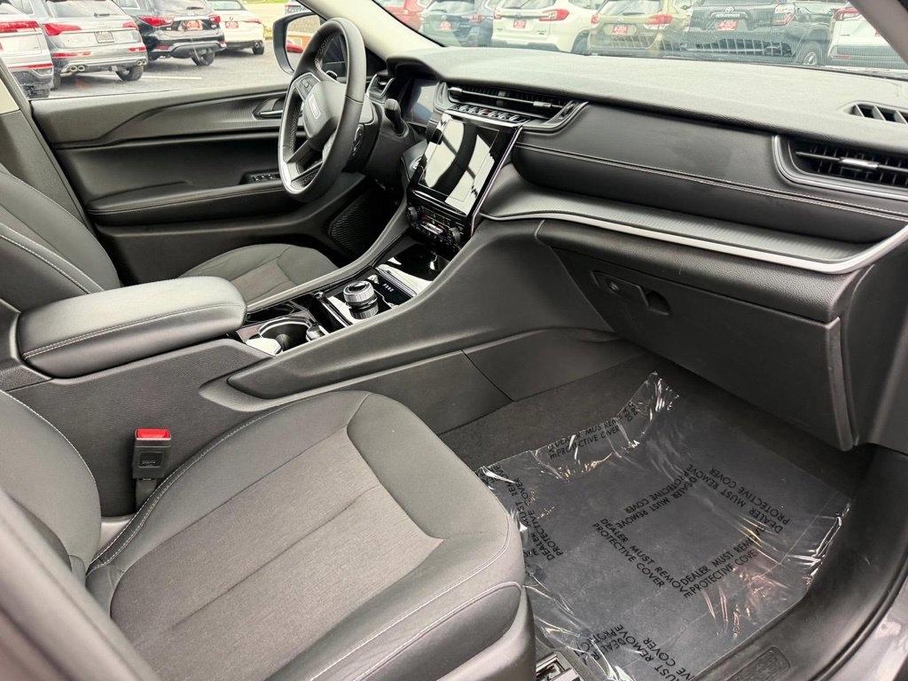 Jeep Grand Cherokee L Laredo 4WD 2023