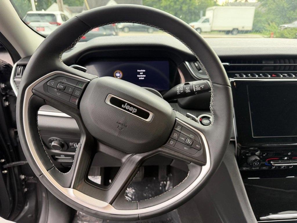 Jeep Grand Cherokee L Laredo 4WD 2023