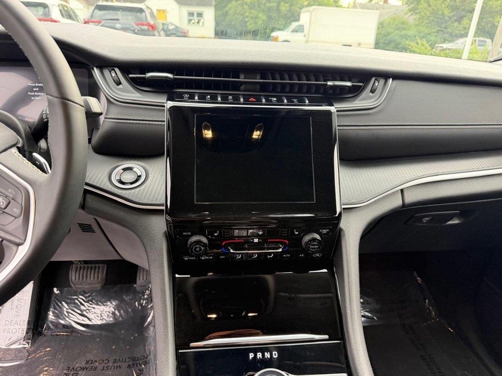 Jeep Grand Cherokee L Laredo 4WD 2023