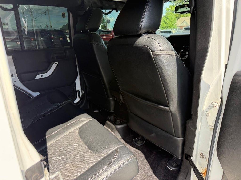 Jeep Wrangler Unlimited Sahara 4WD 2015