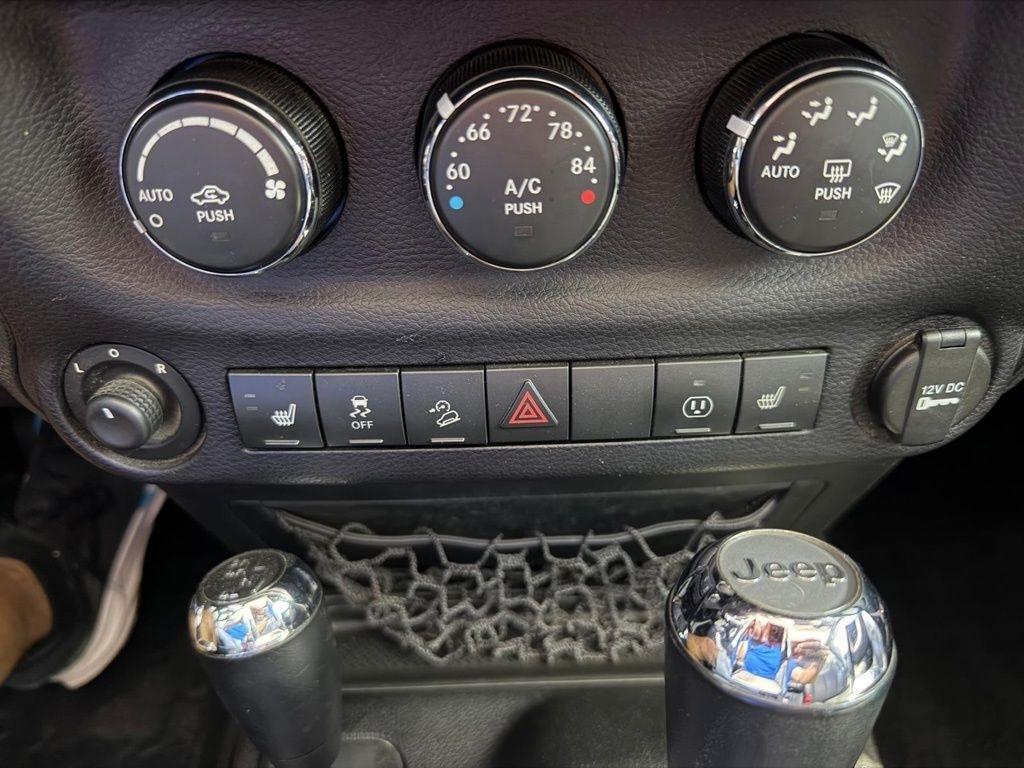 Jeep Wrangler Unlimited Sahara 4WD 2015