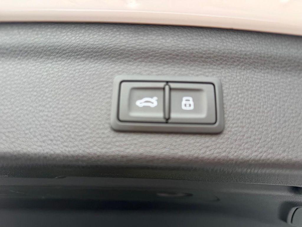 Audi Q3 S line Premium quattro 2024