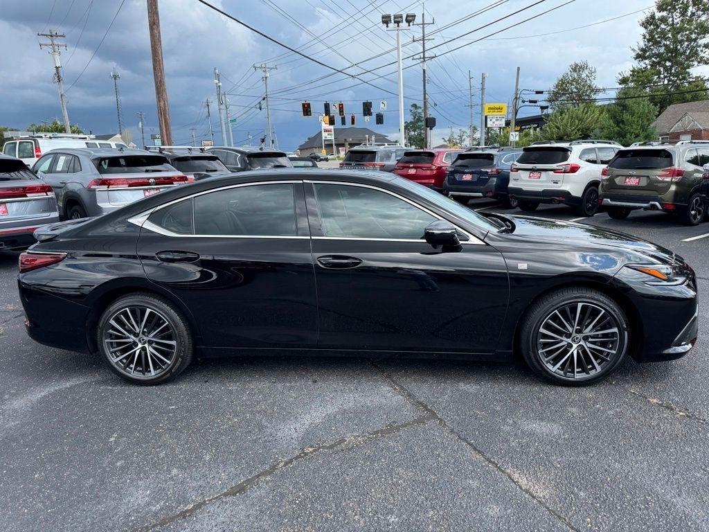 Lexus ES 300h 2025