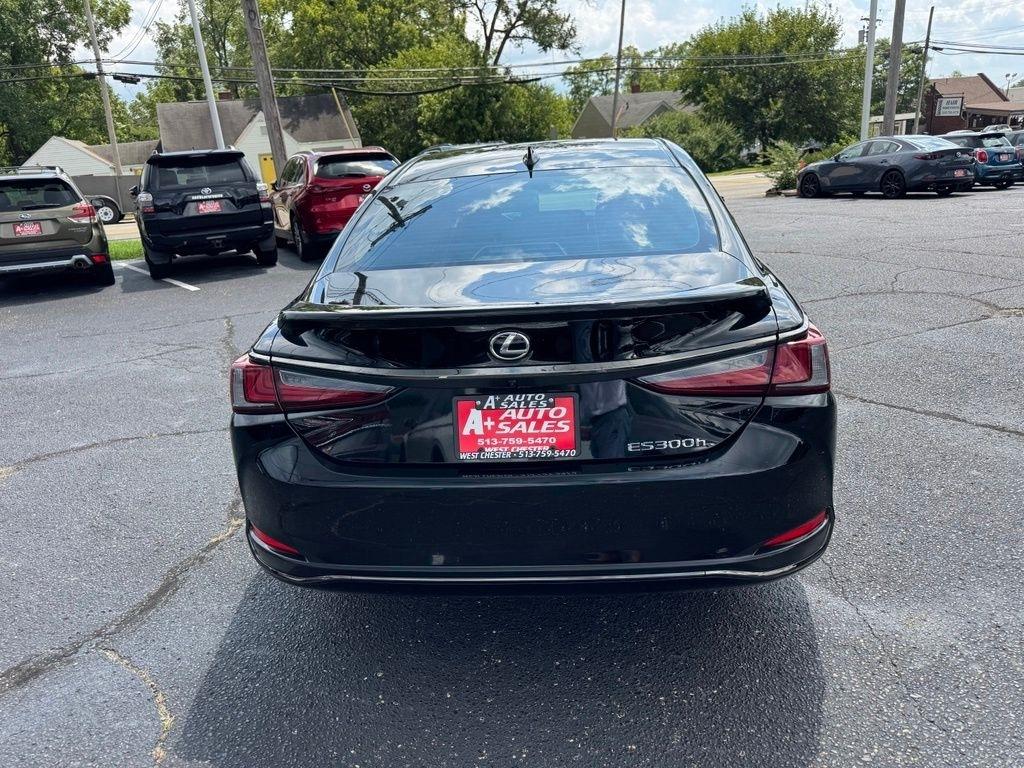 Lexus ES 300h 2025