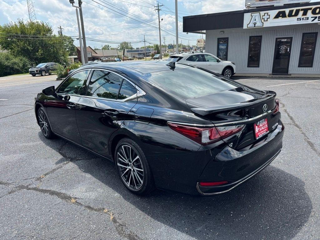 Lexus ES 300h 2025