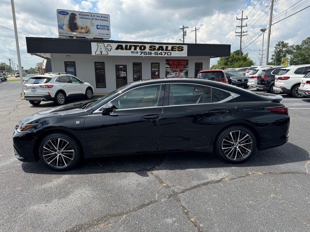 Lexus ES 300h 2025