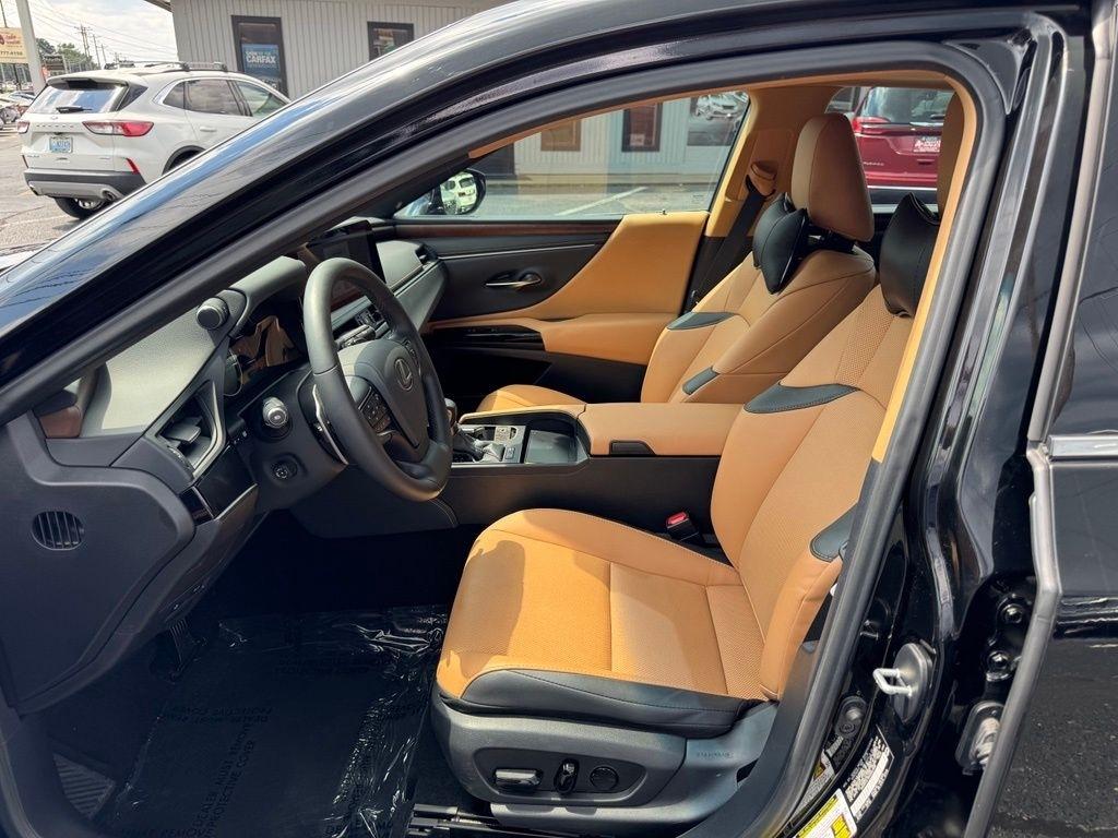 Lexus ES 300h 2025