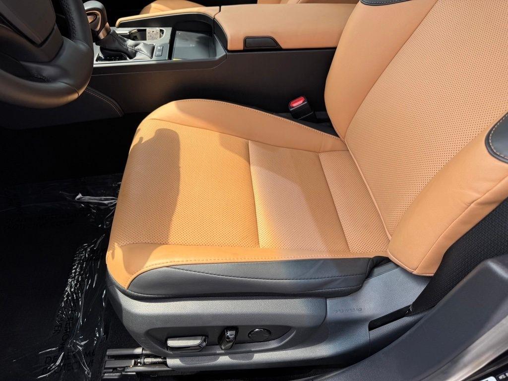 Lexus ES 300h 2025