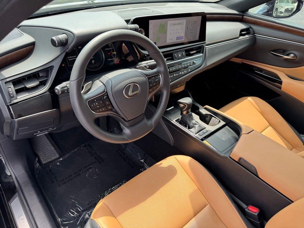Lexus ES 300h 2025