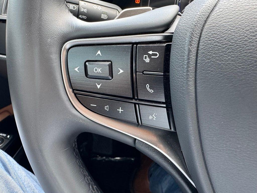 Lexus ES 300h 2025