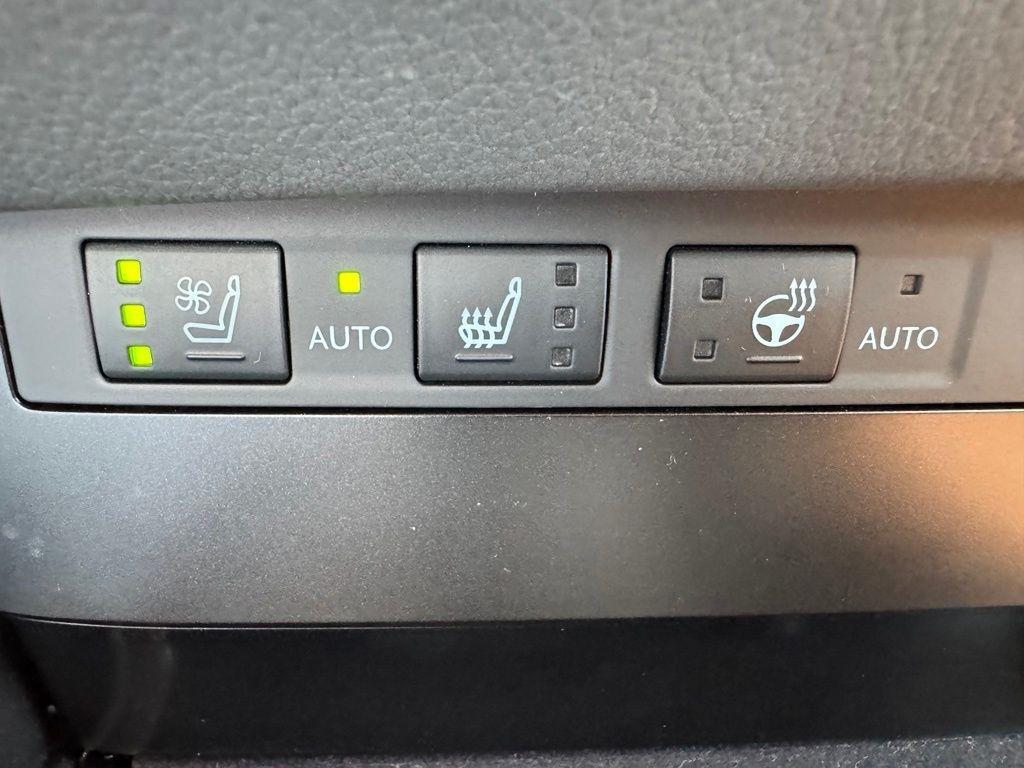 Lexus ES 300h 2025