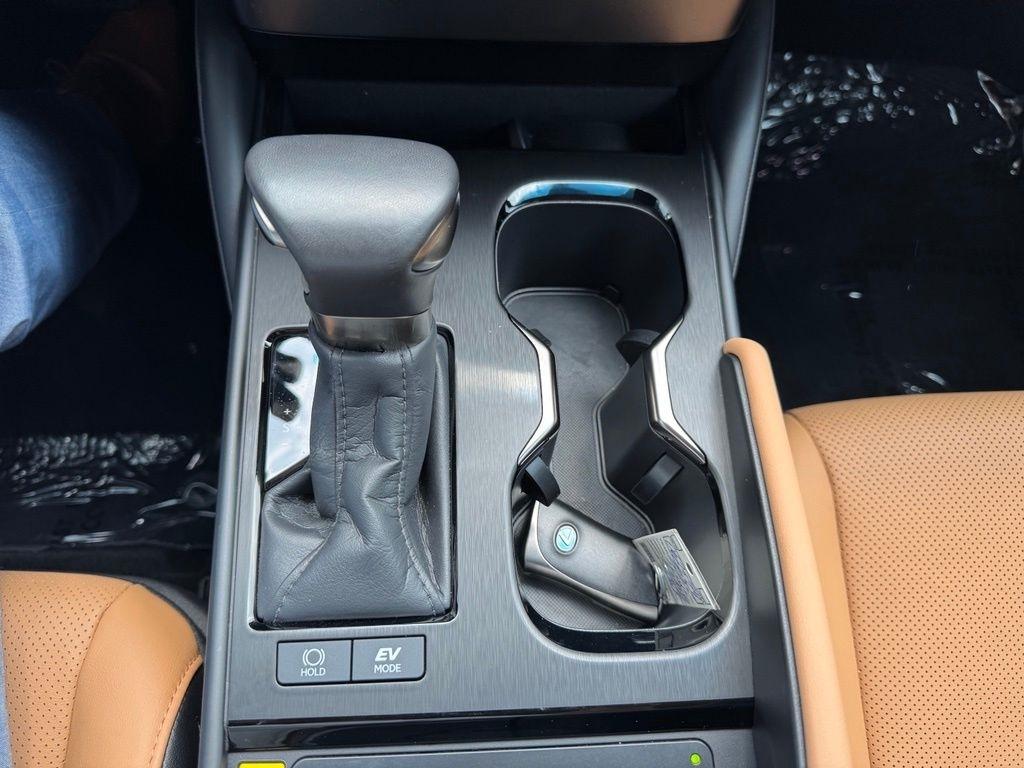 Lexus ES 300h 2025