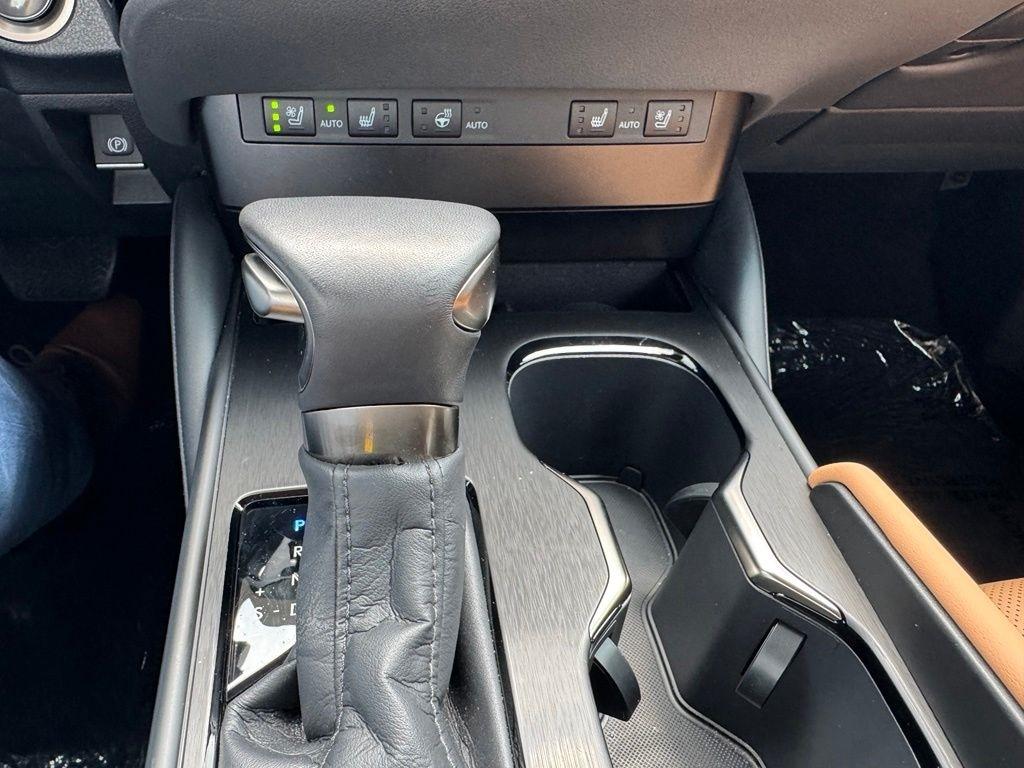 Lexus ES 300h 2025