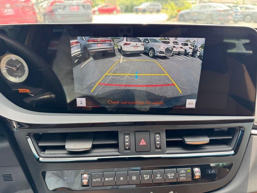 Lexus ES 300h 2025