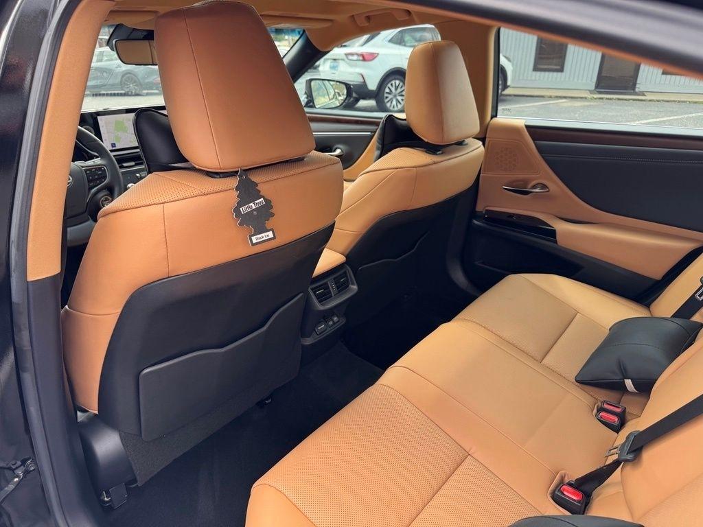 Lexus ES 300h 2025