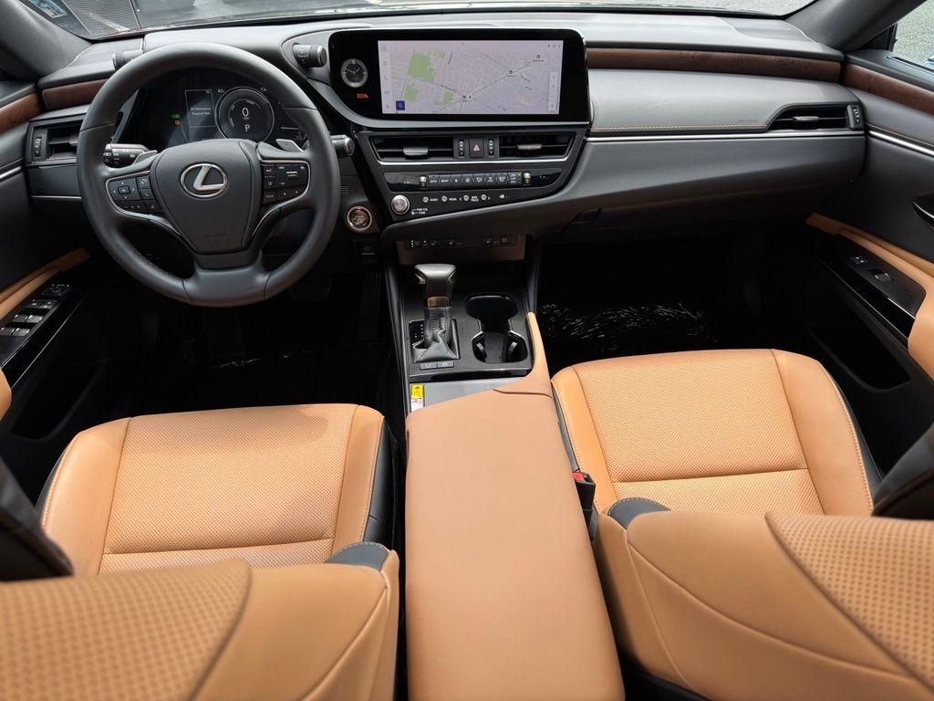 Lexus ES 300h 2025