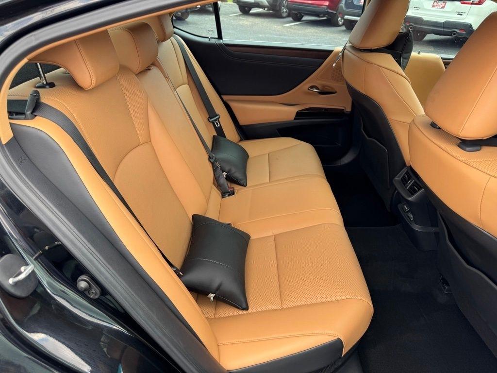 Lexus ES 300h 2025