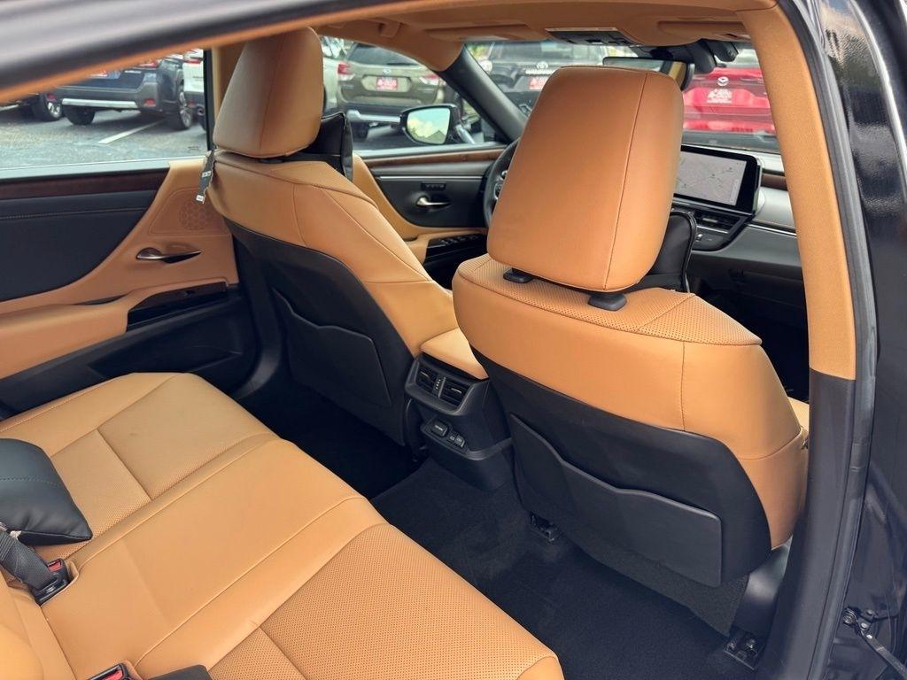 Lexus ES 300h 2025