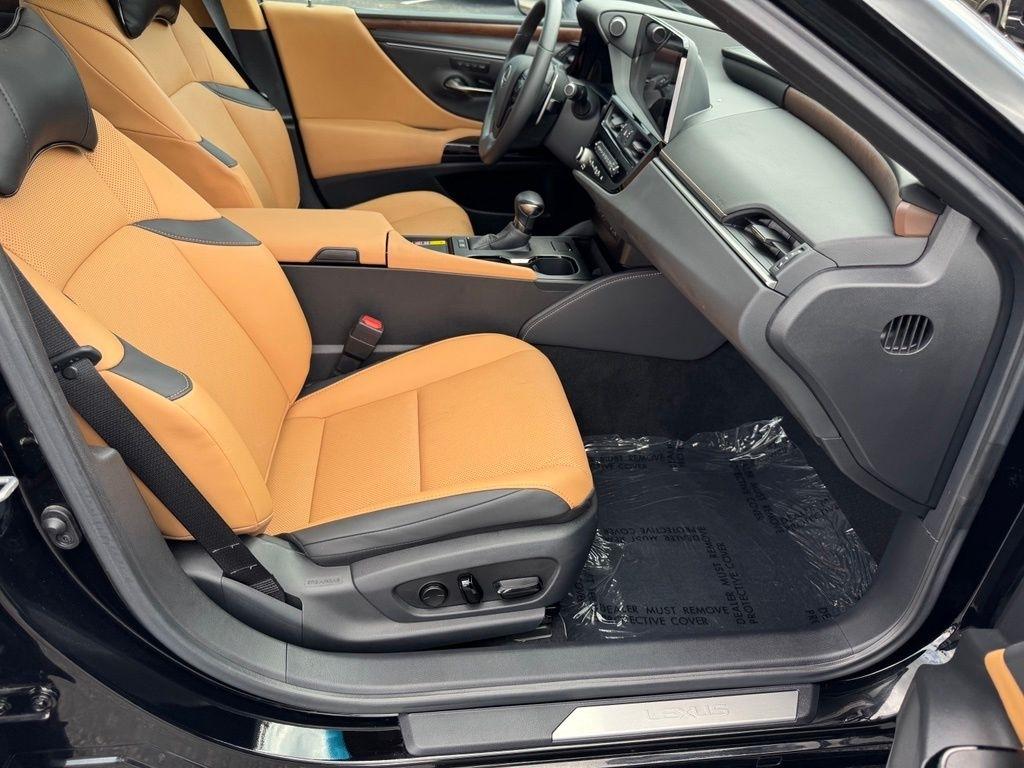 Lexus ES 300h 2025