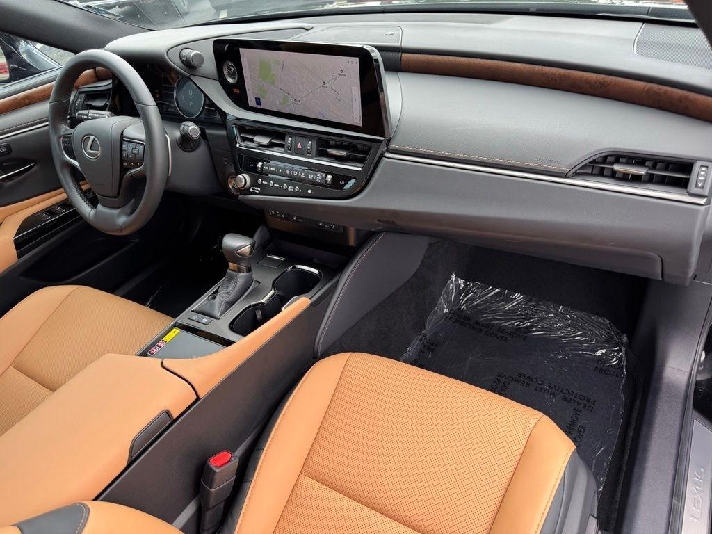 Lexus ES 300h 2025
