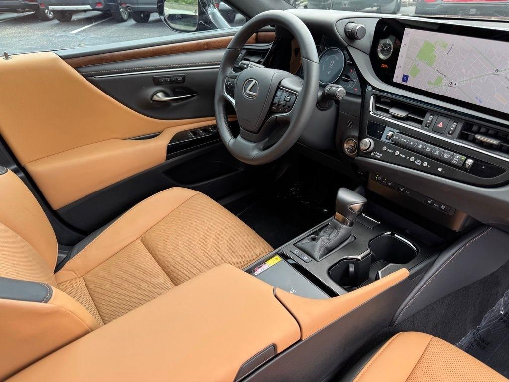 Lexus ES 300h 2025