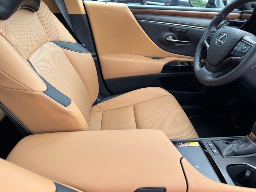Lexus ES 300h 2025