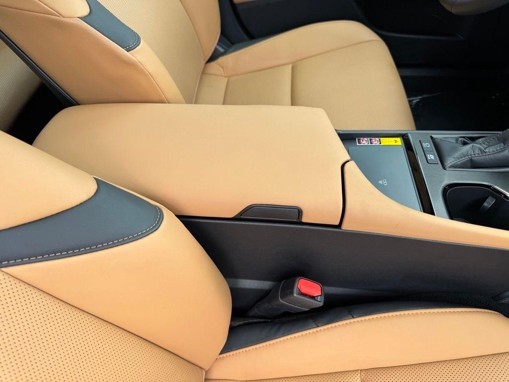 Lexus ES 300h 2025