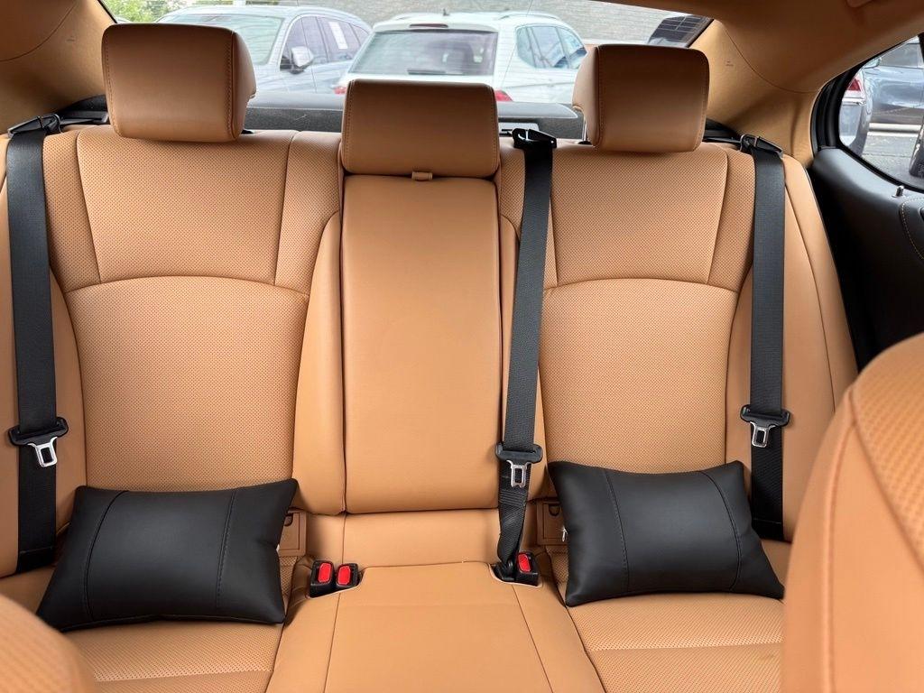 Lexus ES 300h 2025