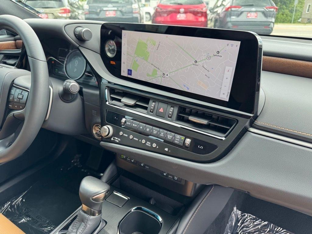 Lexus ES 300h 2025