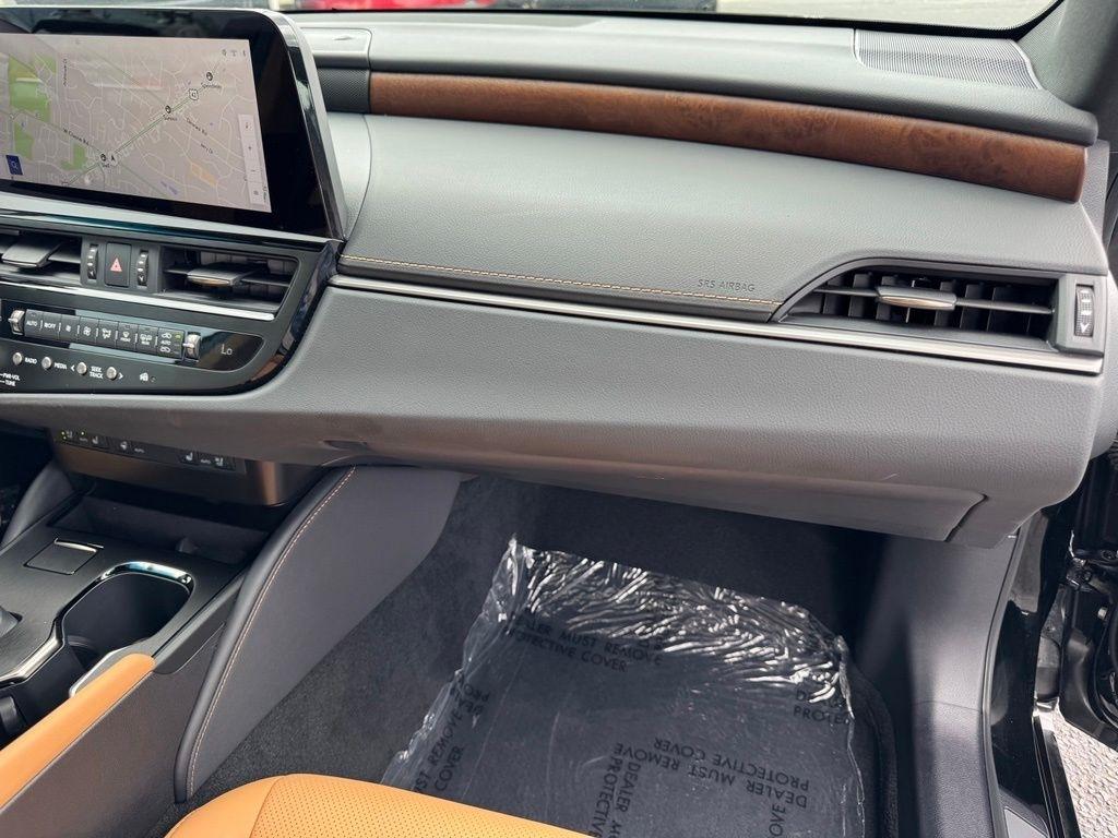 Lexus ES 300h 2025