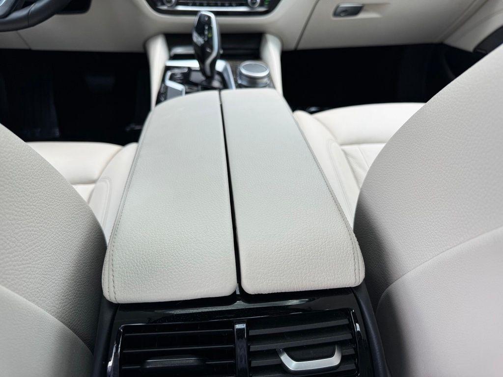 BMW 5-Series 530i xDrive 2019