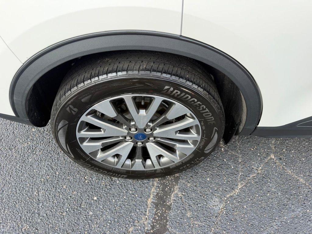 Ford Escape Titanium 4WD 2022