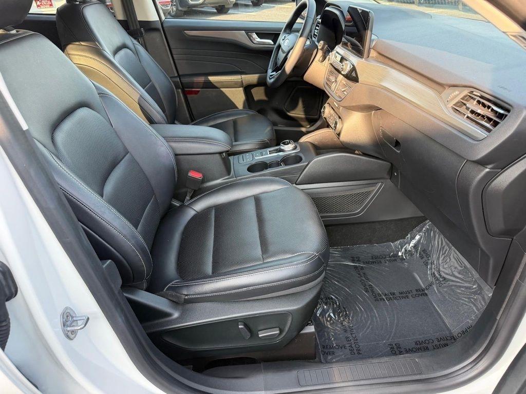 Ford Escape Titanium 4WD 2022