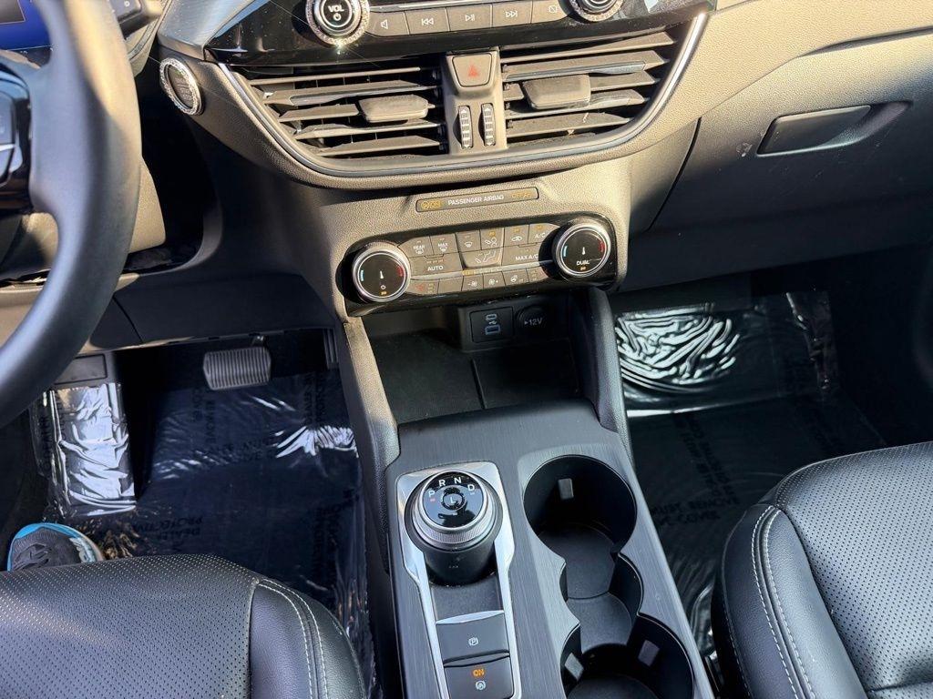 Ford Escape Titanium 4WD 2022
