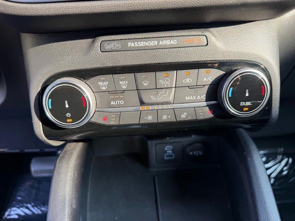 Ford Escape Titanium 4WD 2022