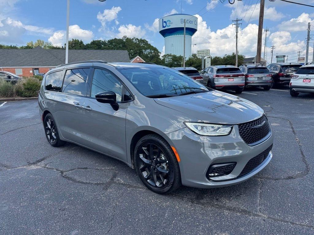 Chrysler Pacifica Limited 2025