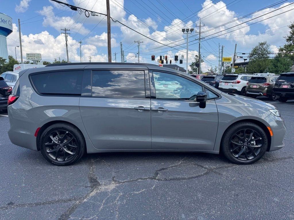 Chrysler Pacifica Limited 2025