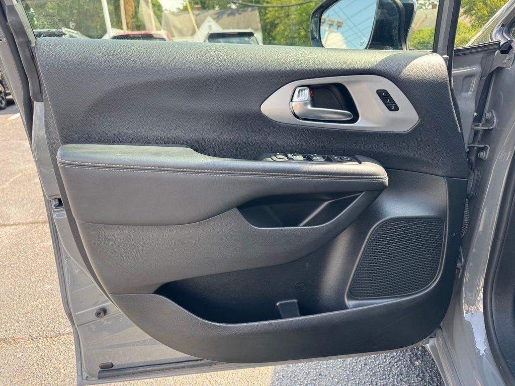 Chrysler Pacifica Limited 2025