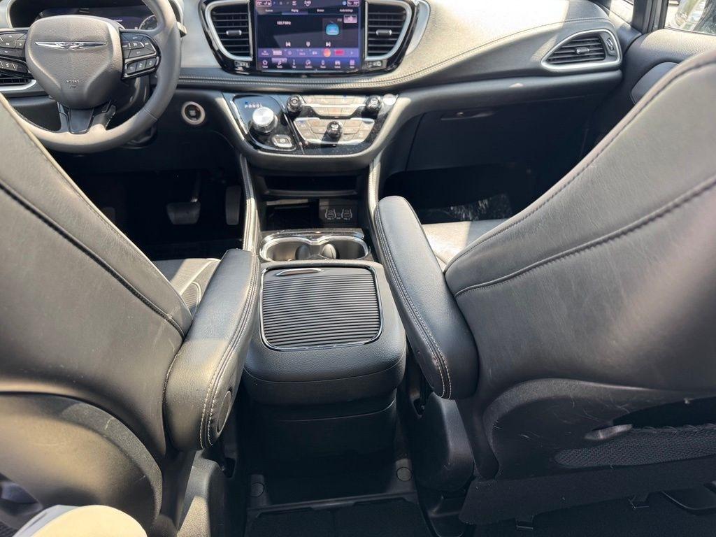 Chrysler Pacifica Limited 2025