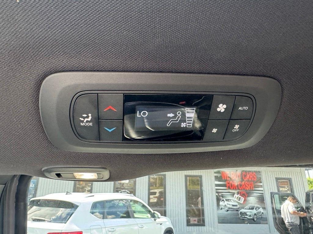 Chrysler Pacifica Limited 2025