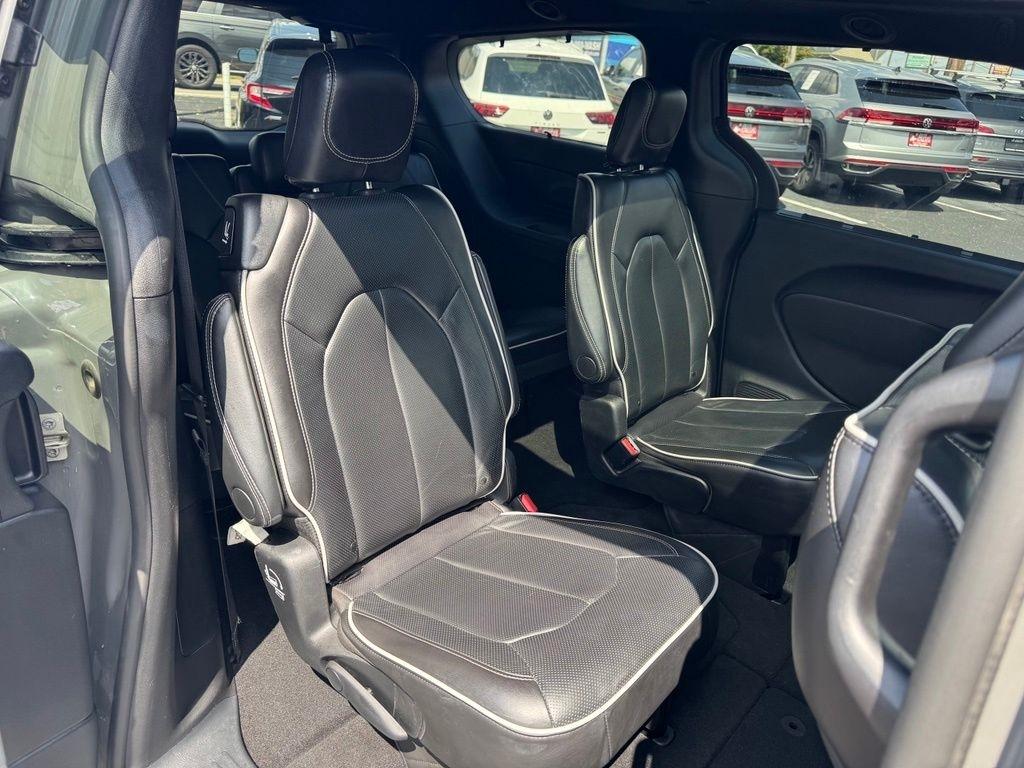Chrysler Pacifica Limited 2025