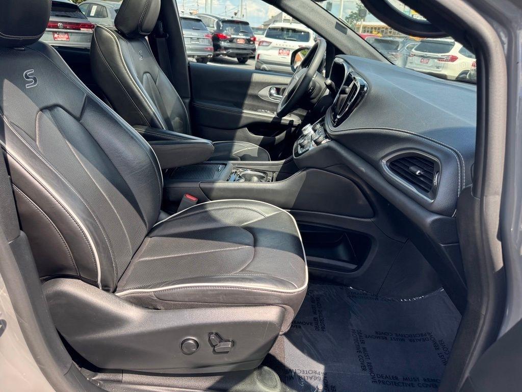 Chrysler Pacifica Limited 2025